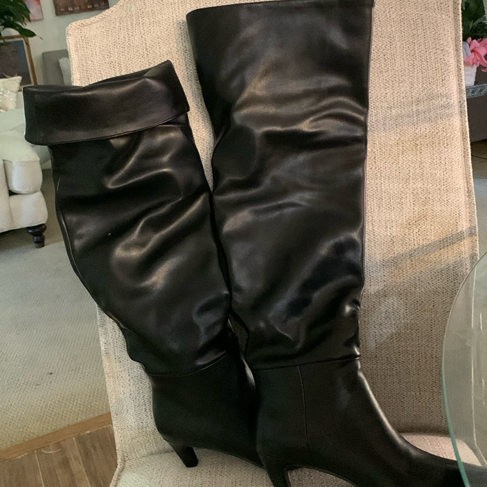 Black knee-high kitten boots